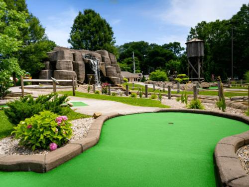 Miniature golf course