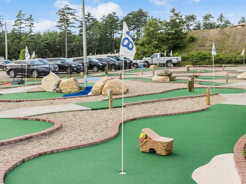 Mini golf at site Cranberry Acres Jellystone Park