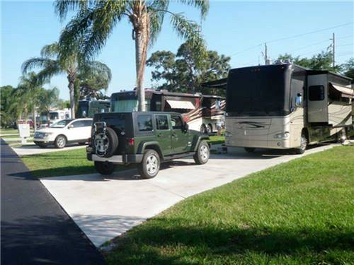 RVs camping at FLORIDA PINES MOBILE HOME & RV PARK