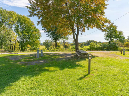 Grassy site at Sun Retreats Pleasant Acres Farm