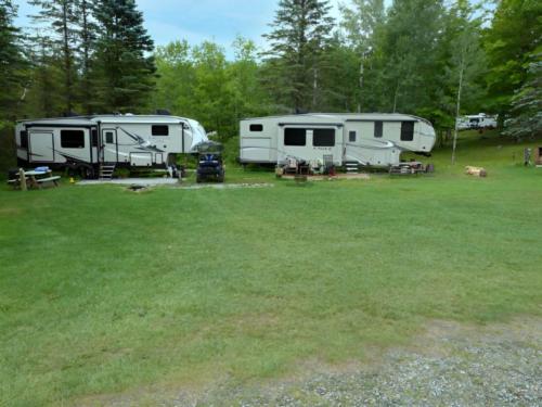 Trailer's parked at site Spacious Skies Woodland Hills