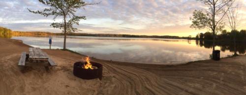 Panic table with fire pit at Dumont Lake Campground