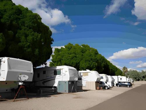 Row of RVs at Rivers Edge RV Resort