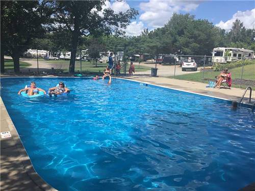 People playing in the pool at ST CLOUD CAMPGROUND & RV PARK