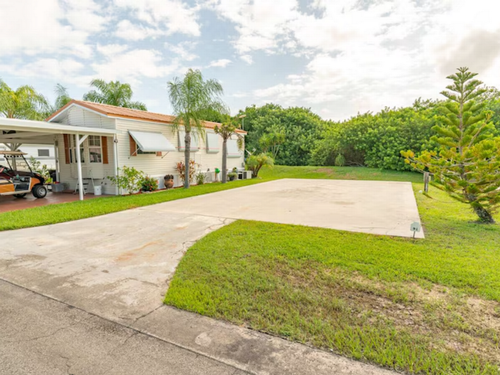 Coved RV site at North Lake Sun RV Communities