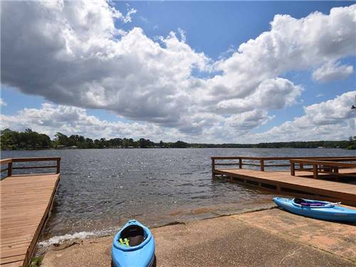 Sunset King Lake RV Resort in Defuniak Springs, FL