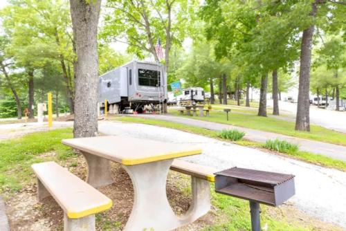 Panic with grill at site Branson View RV Park