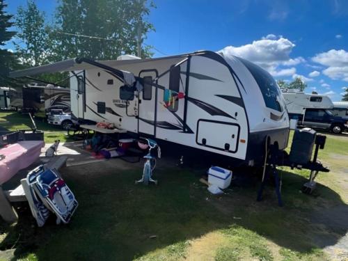 Trailer parked at site Sheridan Lake Resort